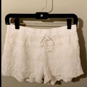Boutique Lace white shorts